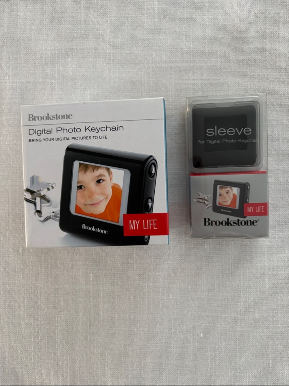 Brookstone Digital Photo Keychain & Protective sleeve. Brand New. See pics.